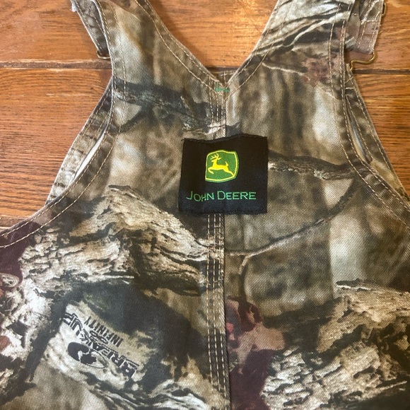 ❌SOLD❌John Deere Toddler Bib Overalls Size 2T Adjustable Mossy Oak Camo Unisex - Picture 6 of 6